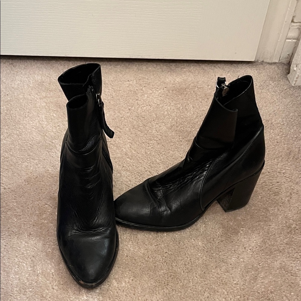 Elegant Black Heeled Boots